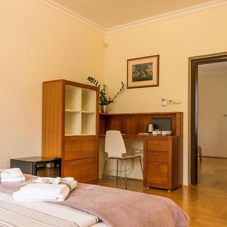 Mikes Vendeghaz Hotel Balatonfured Ngoại thất bức ảnh