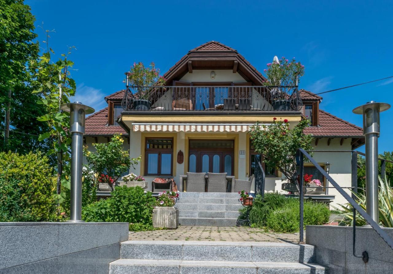 Mikes Vendeghaz Hotel Balatonfured Ngoại thất bức ảnh