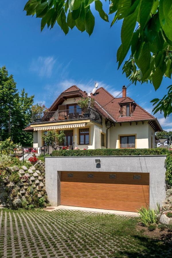 Mikes Vendeghaz Hotel Balatonfured Ngoại thất bức ảnh