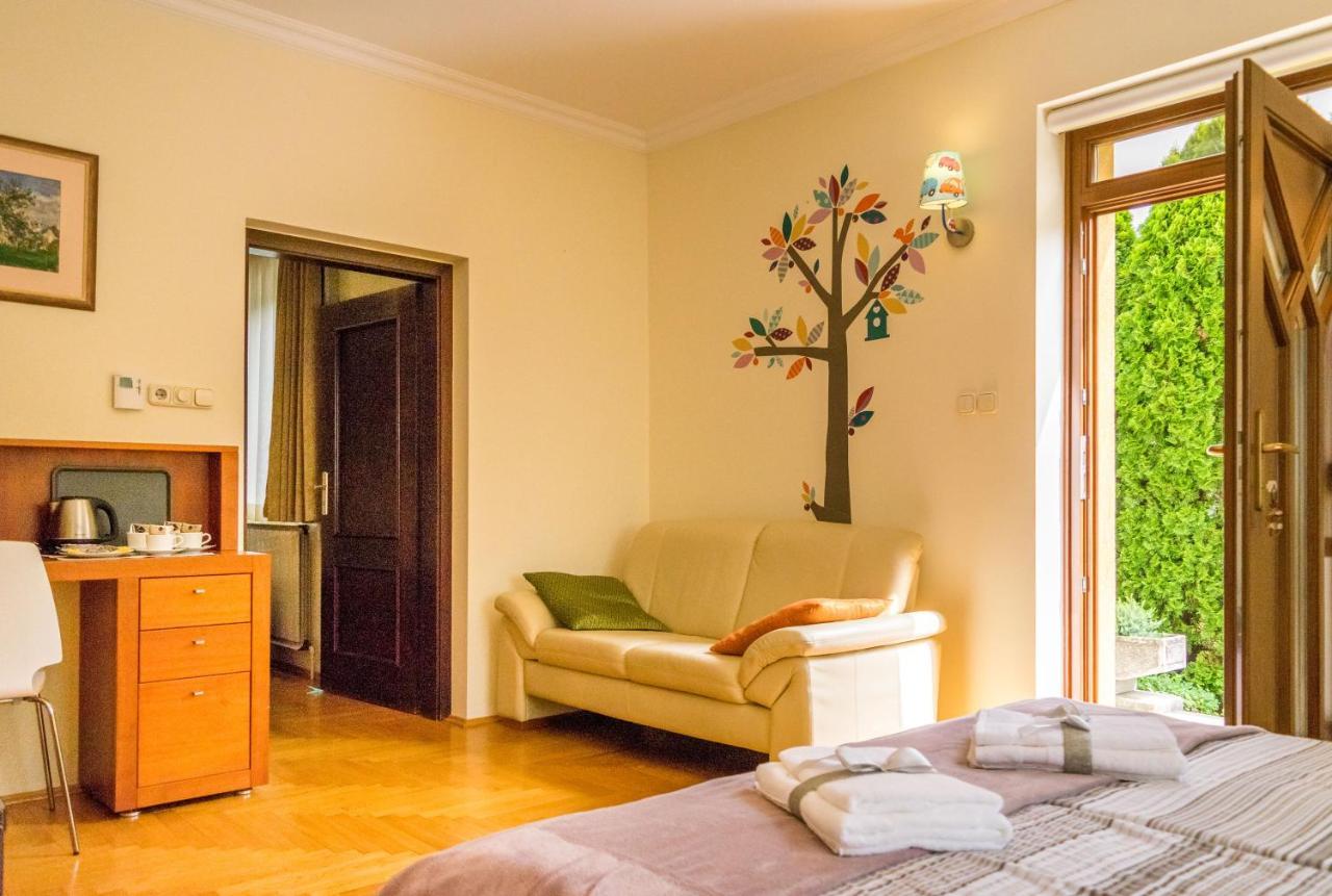Mikes Vendeghaz Hotel Balatonfured Ngoại thất bức ảnh