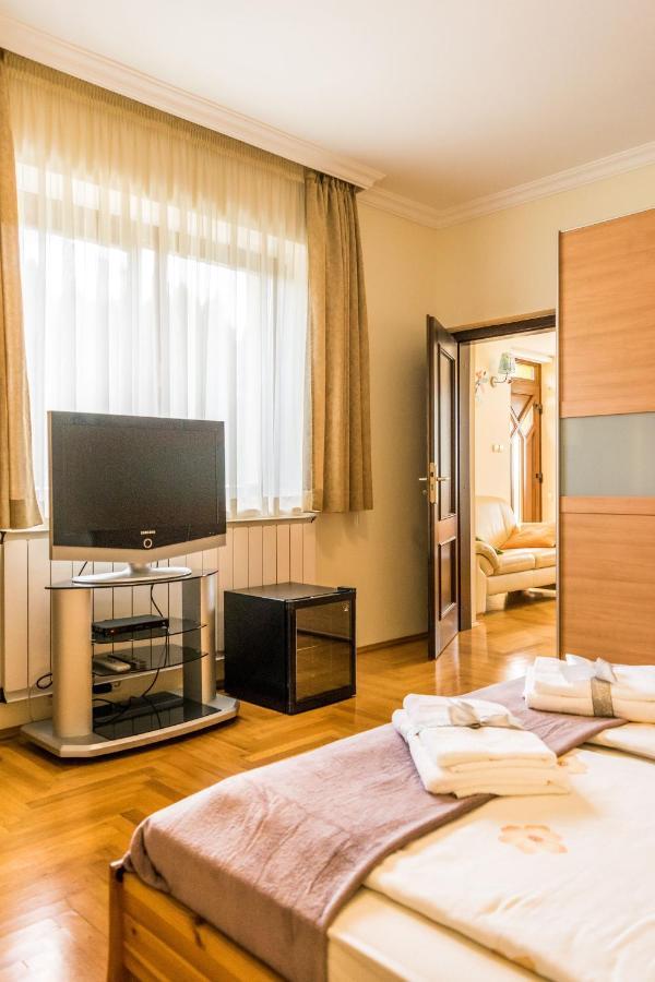 Mikes Vendeghaz Hotel Balatonfured Ngoại thất bức ảnh