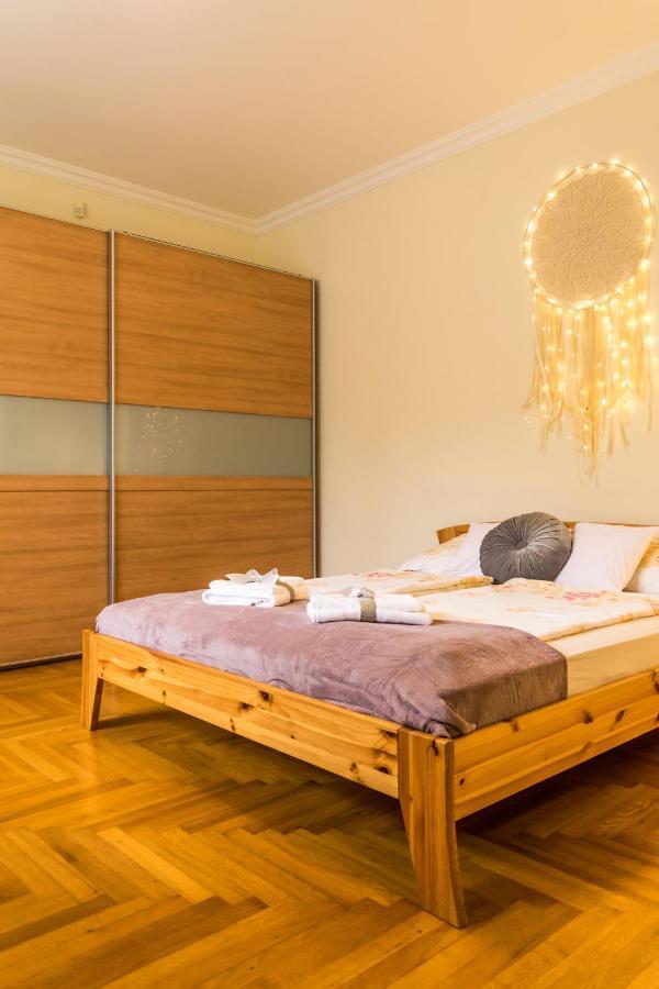Mikes Vendeghaz Hotel Balatonfured Ngoại thất bức ảnh