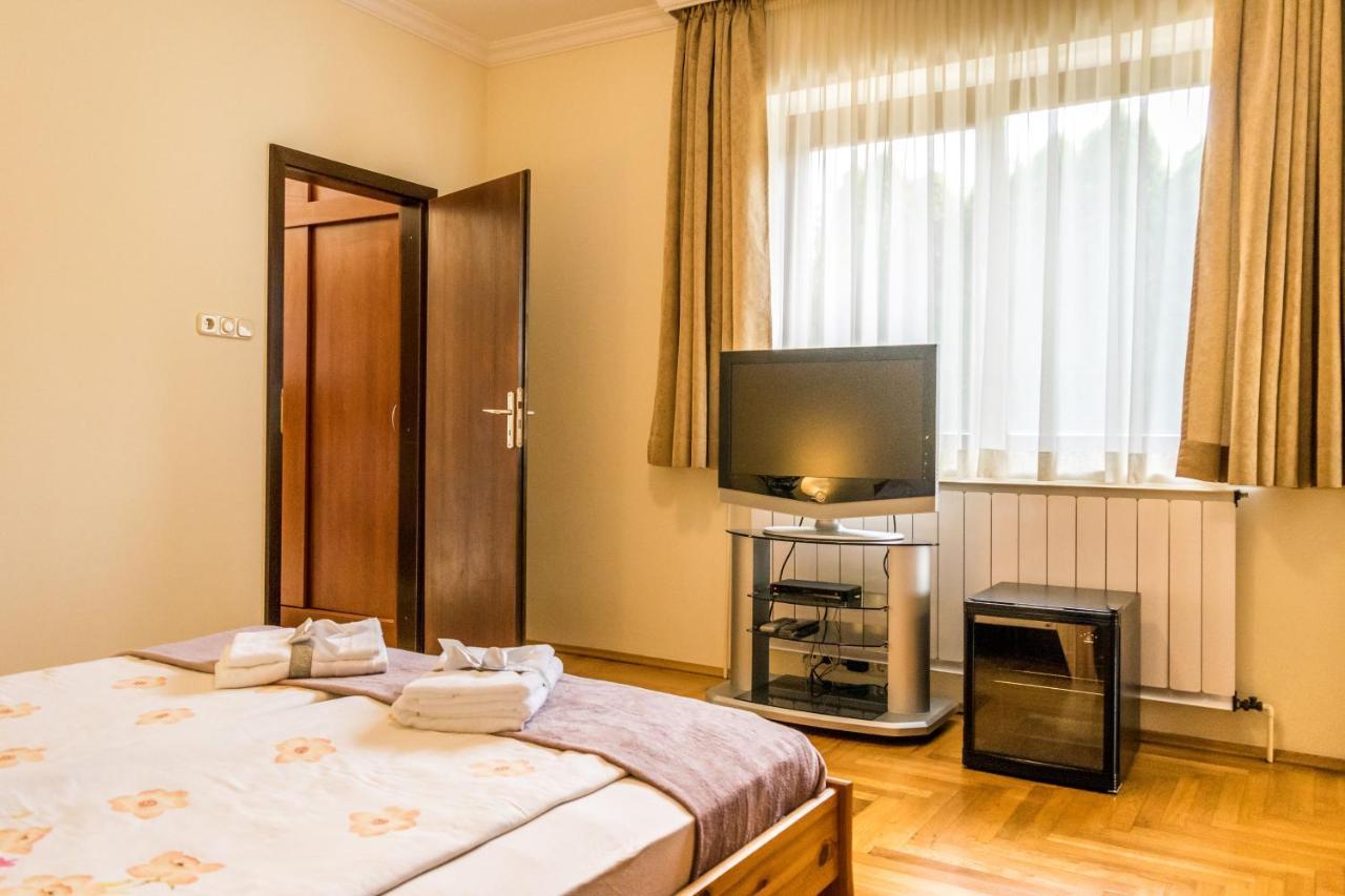 Mikes Vendeghaz Hotel Balatonfured Ngoại thất bức ảnh