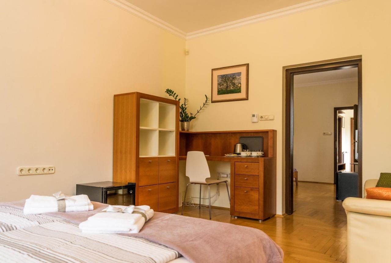 Mikes Vendeghaz Hotel Balatonfured Ngoại thất bức ảnh