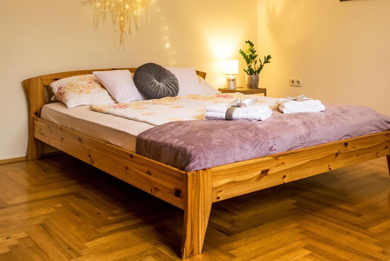 Mikes Vendeghaz Hotel Balatonfured Ngoại thất bức ảnh